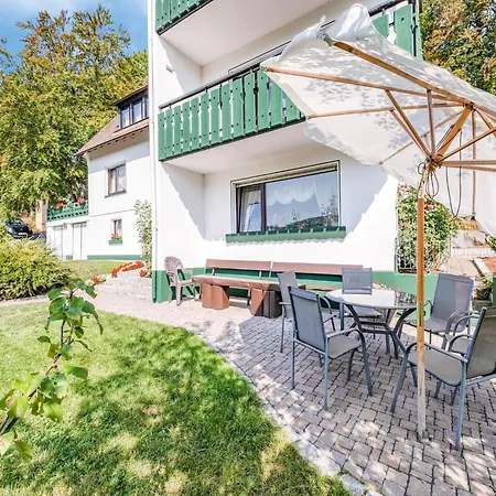 アパート Geraeumiges Am Waldrand Im Sauerland メーデバッハ