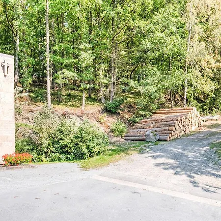 アパート Geraeumiges Am Waldrand Im Sauerland メーデバッハ