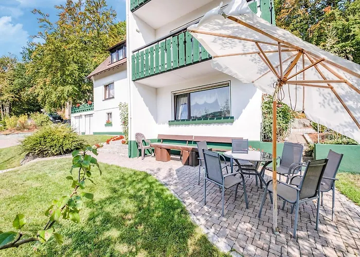 アパート Geraeumiges Am Waldrand Im Sauerland メーデバッハ