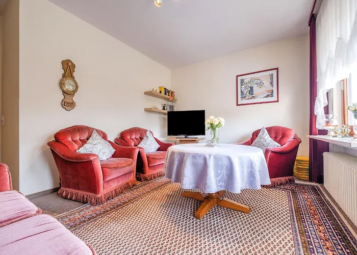 Geraeumiges Am Waldrand Im Sauerland メーデバッハ