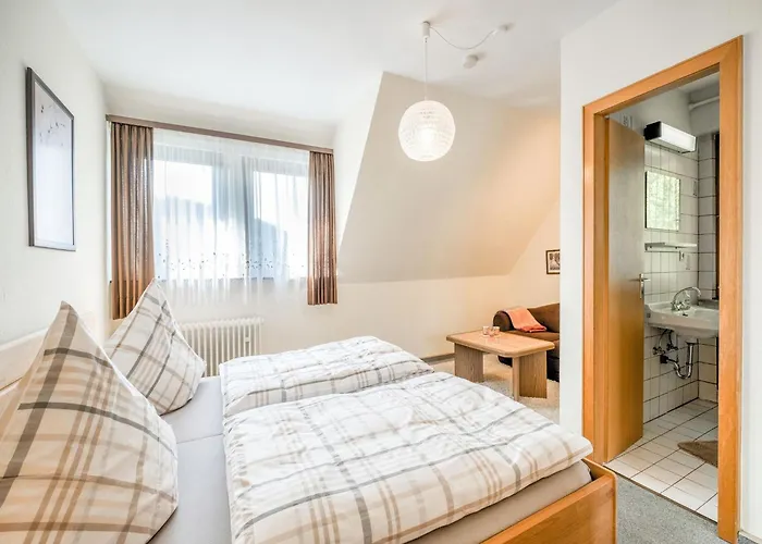 アパート Geraeumiges Am Waldrand Im Sauerland メーデバッハ