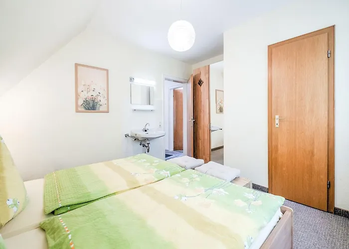 アパート Geraeumiges Am Waldrand Im Sauerland メーデバッハ