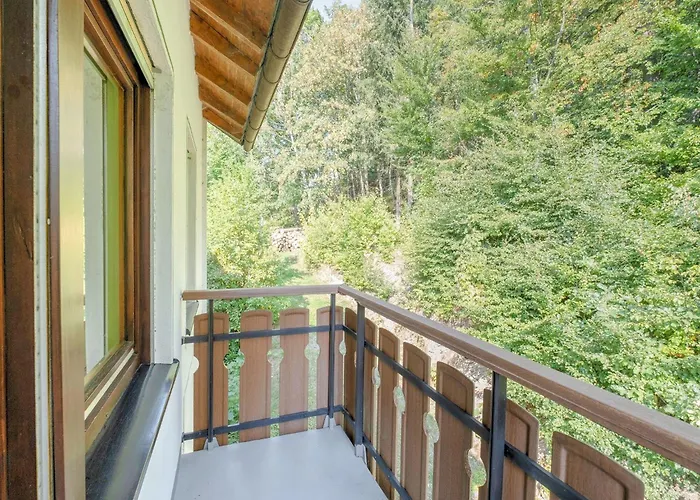 アパート Geraeumiges Am Waldrand Im Sauerland メーデバッハ